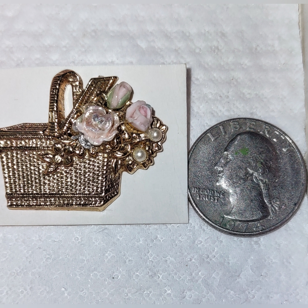 1928 Vintage Inspired Gold Basket of Flowers Brooch - Picture 4 of 12